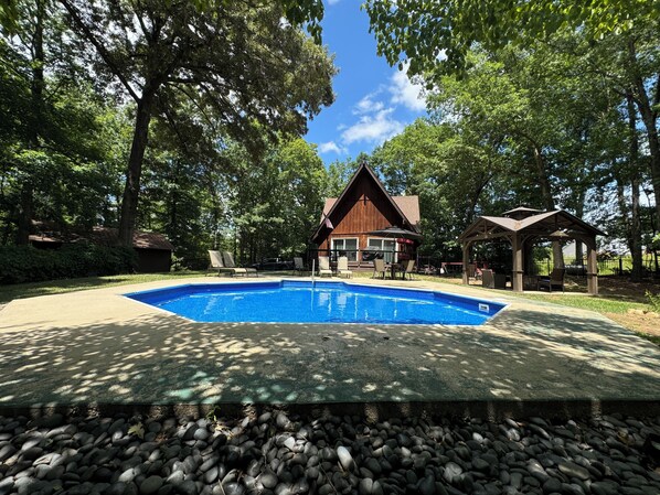 Outdoor pool, a heated pool - Mountain Cabin in Town (Wake Forest)
