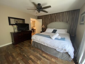 3 bedrooms, iron/ironing board, free WiFi, bed sheets - Mountain Cabin in Town (Wake Forest)