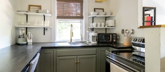 Downtown Bellefonte Modern Loft- 9 miles to PSU