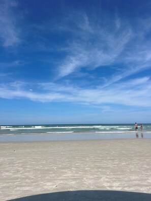 Am Strand, Liegestühle, Strandtücher