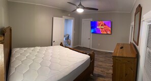 1 bedroom, desk, iron/ironing board, WiFi