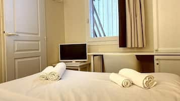 1 bedroom, in-room safe, desk, iron/ironing board