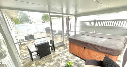 Adorable studio in downtown Cape Coral, FL ! 5 minutes from the beach !!