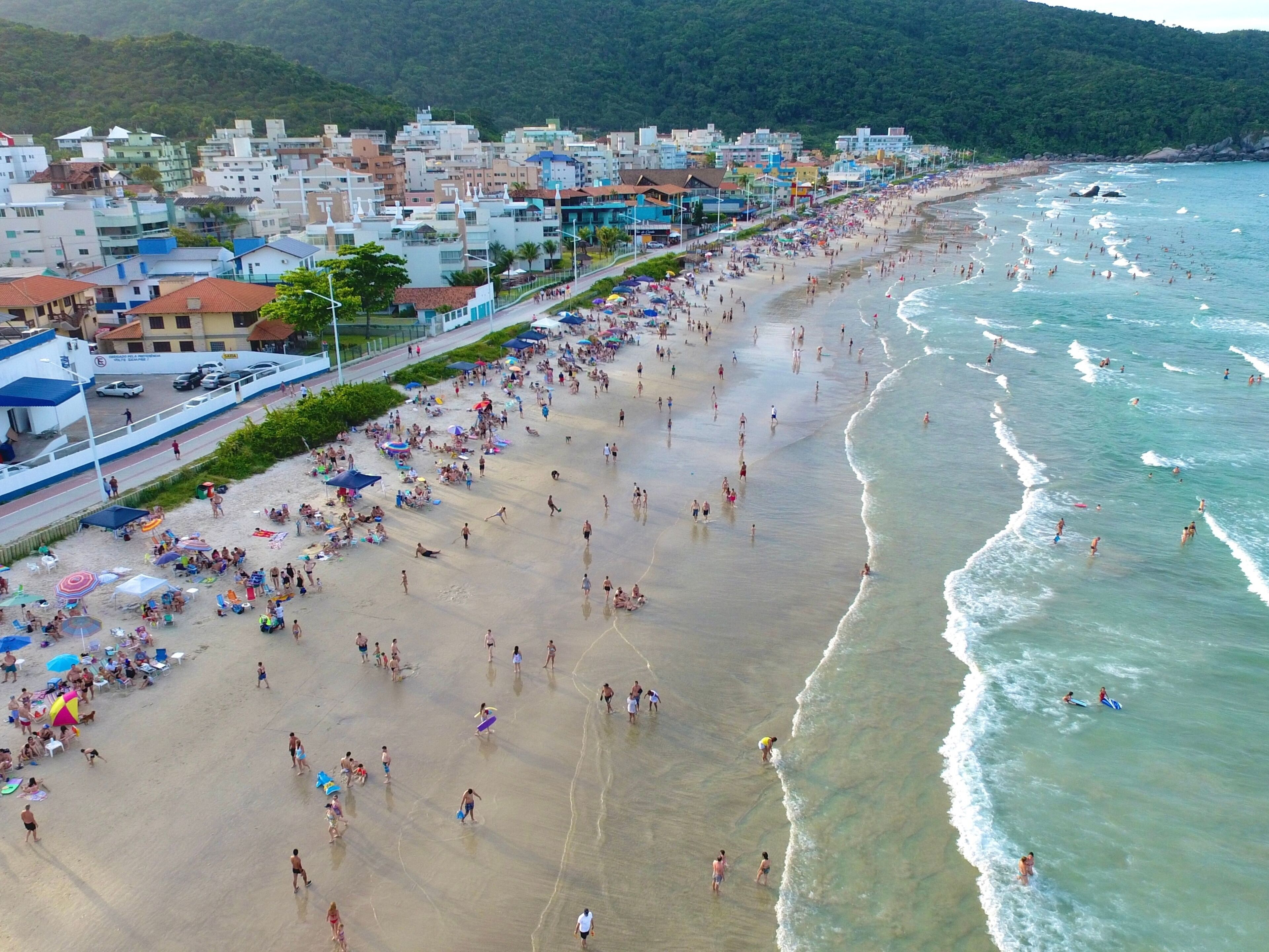 Perto da praia, areia branca 