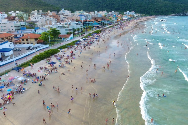 Beach nearby, white sand
