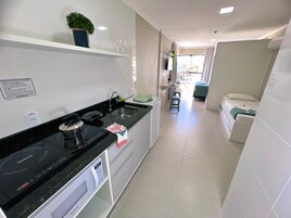Premier Studio Suite | Private kitchen | Mini-fridge, microwave, stovetop, cookware/dishes/utensils