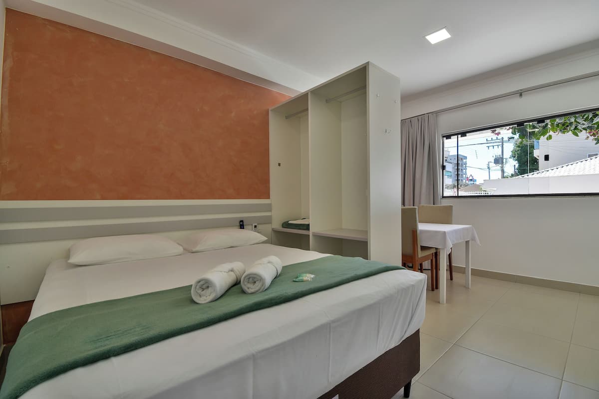Economy Studio Suite (Terreo) | Individually decorated, individually furnished, blackout curtains