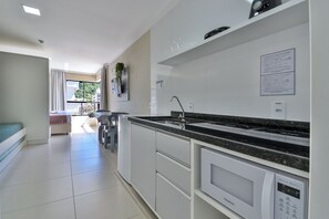 Premier Studio Suite | Individually decorated, individually furnished, blackout drapes