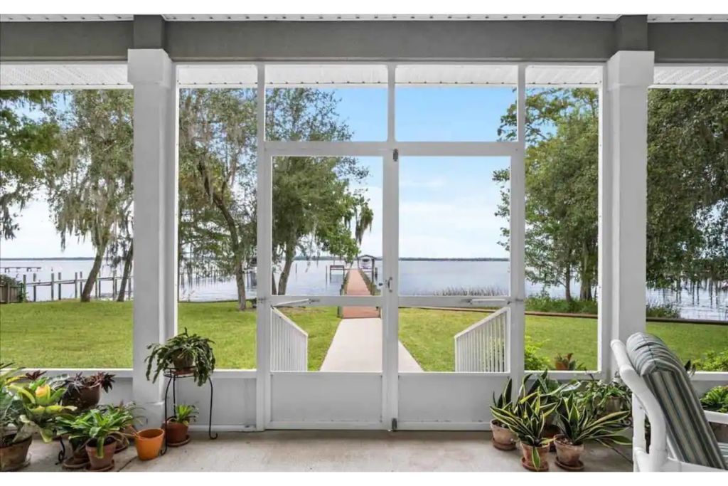 Welcome to Paradise on the St. Johns River