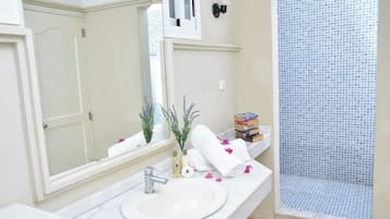 Douche, articles de toilette gratuits