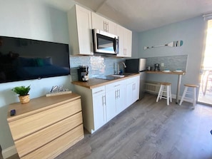 Family Room, Kitchen, Ocean View | Dapur peribadi | Ketuhar gelombang mikro, dapur, pembakar roti 