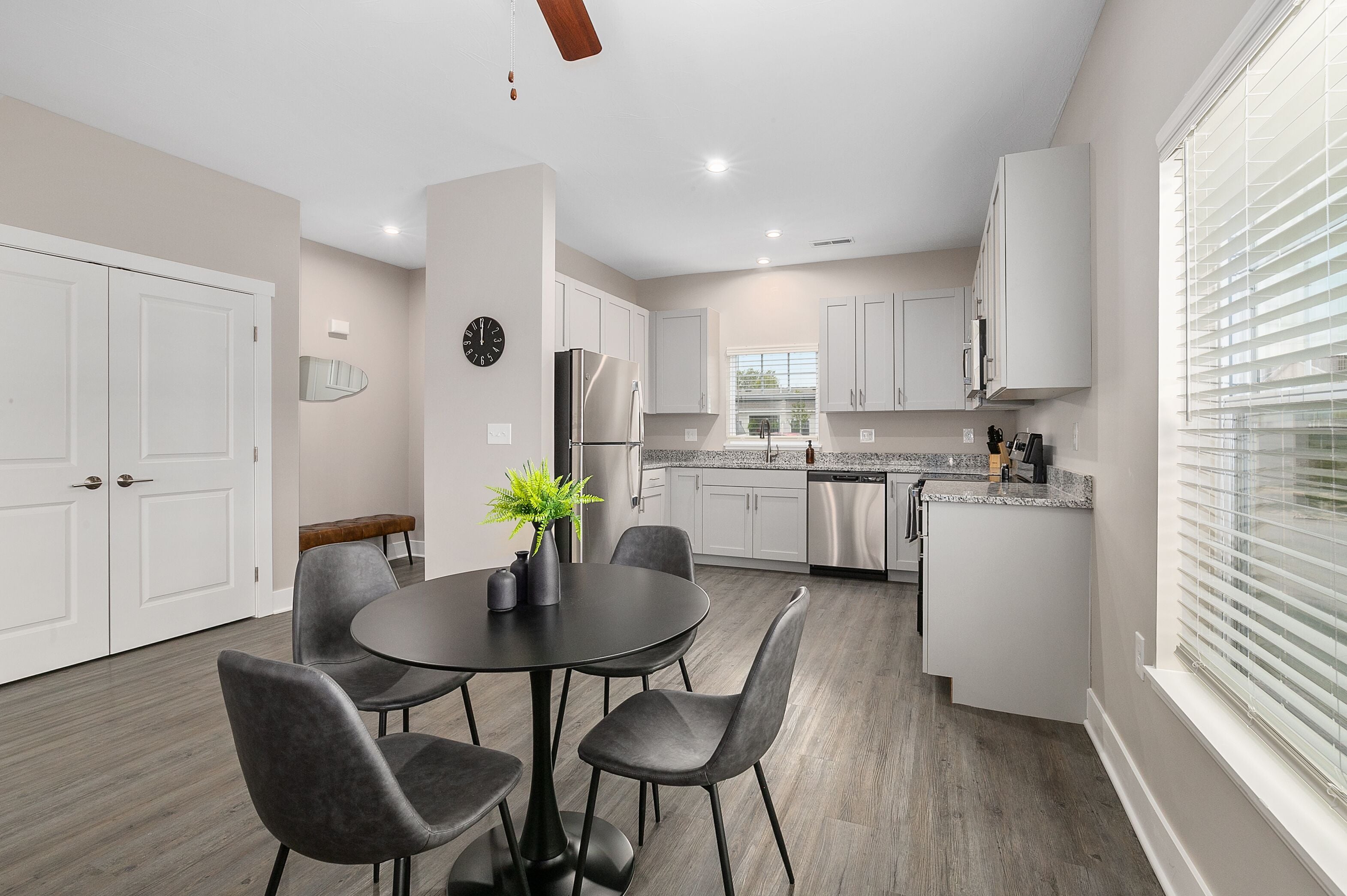 Standard Condo | In-room dining