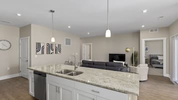 Standard Condo | Private kitchen | Fridge, microwave, oven, stovetop
