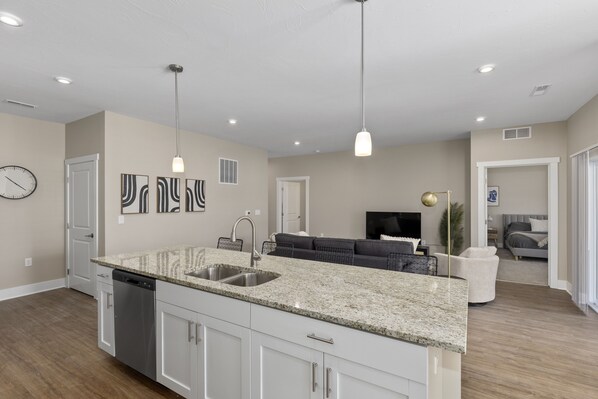 Standard Condo | Private kitchen | Fridge, microwave, oven, stovetop - The Reserve Flats (Grandville)