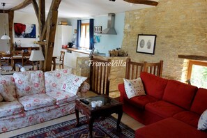 Smart TV, DVD player, books, video library - Villa Marguerite (Salviac)