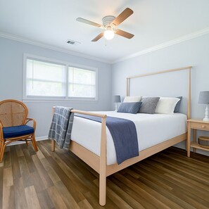 3 bedrooms, desk, iron/ironing board, travel crib