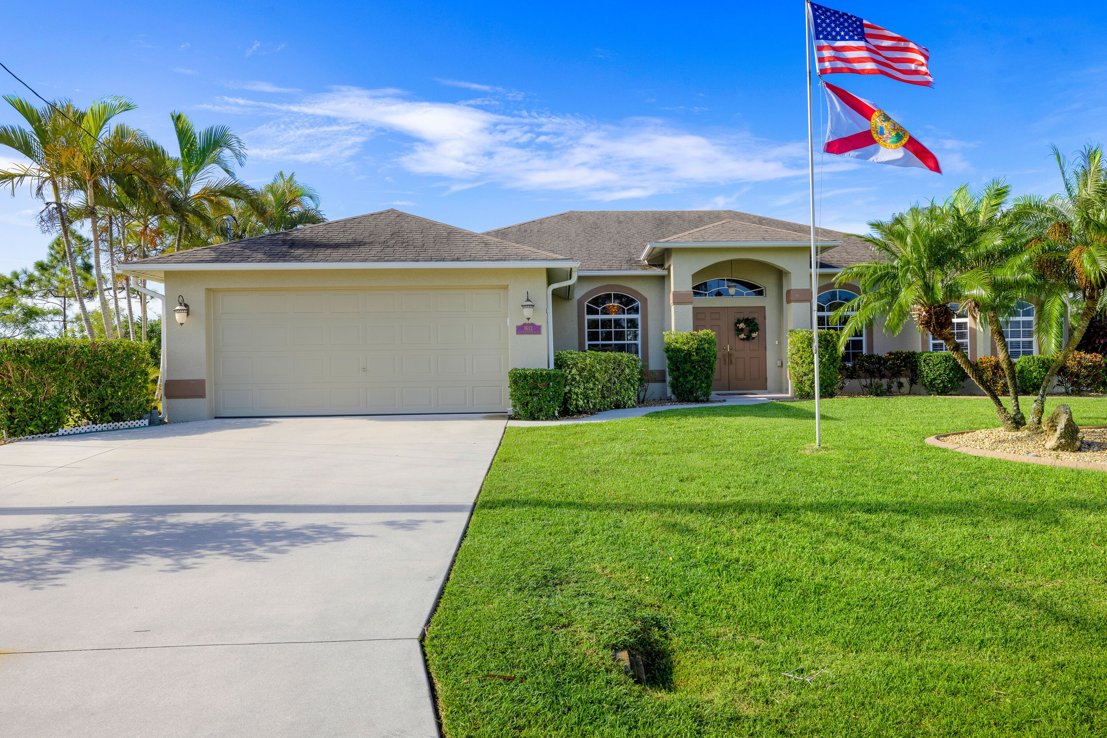 SEASIDE VILLA KEY WEST with LAKE VIEW
