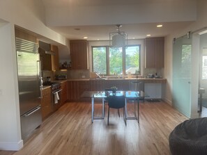 Fridge, microwave, oven, stovetop - Renovated, high ceilings and amazing views in the heart of downtown Boulder (Boulder)