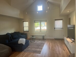 Smart TV, fireplace, printers - Renovated, high ceilings and amazing views in the heart of downtown Boulder (Boulder)