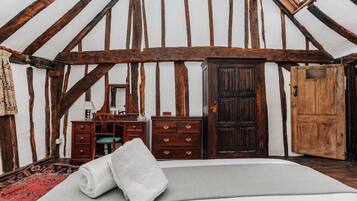 Apartment | 2 bedrooms, desk