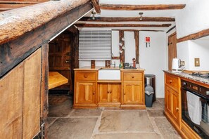 2 bedrooms, desk