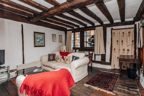 Apartment | 2 bedrooms, desk - 1400 Cottage An Enchanting Unique Stay - From 120 Per Night (Henley-on-Thames)