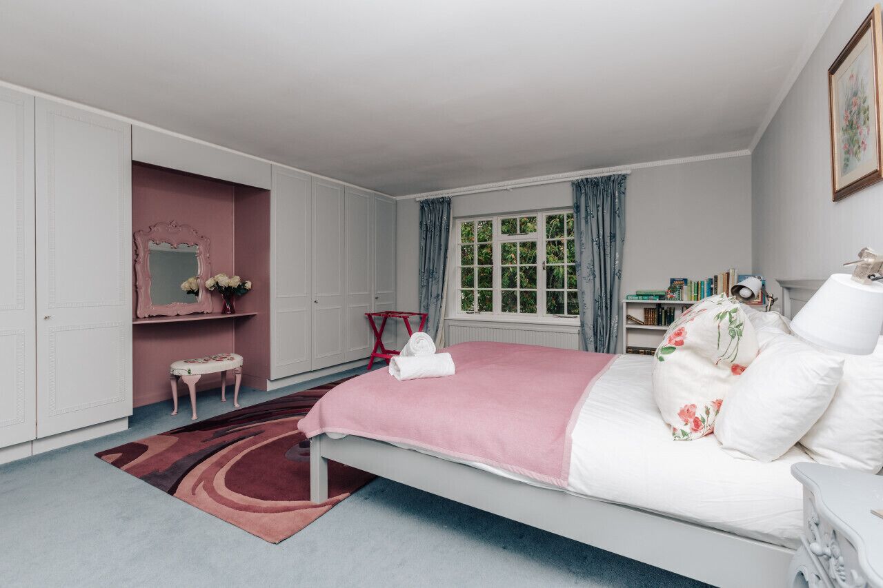 Montpellier House Centrally Located Large Garden