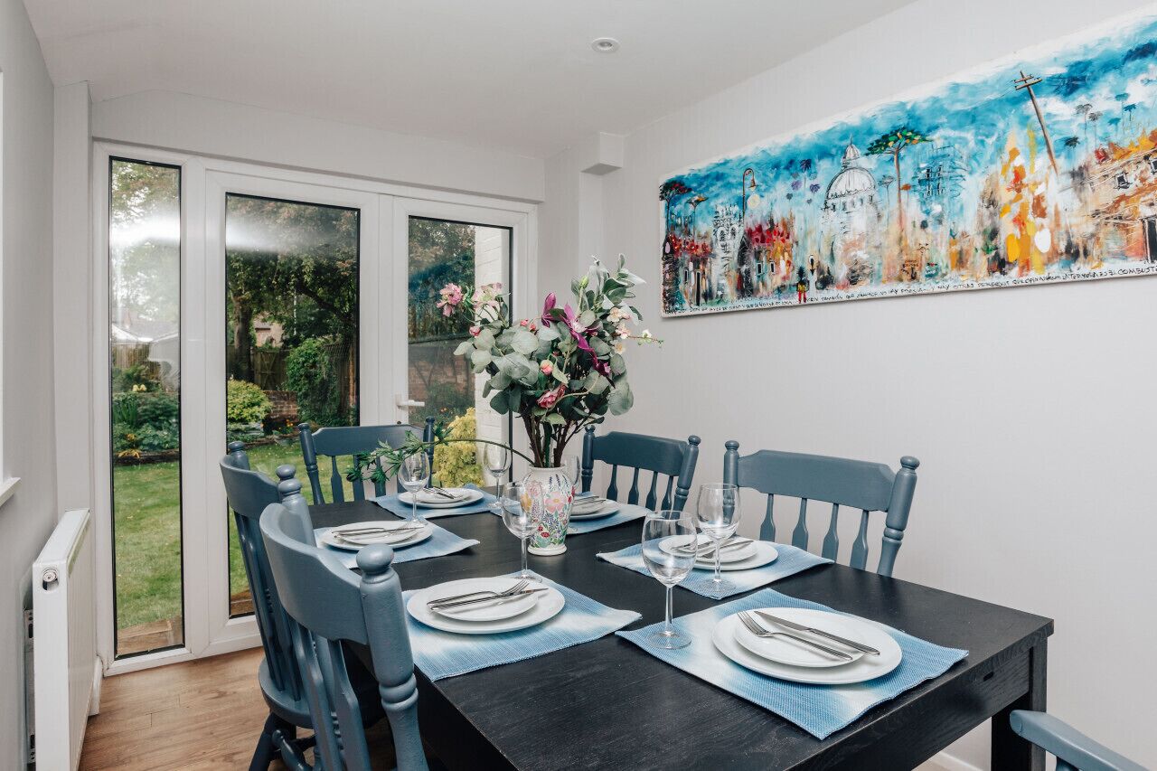 Montpellier House Centrally Located Large Garden