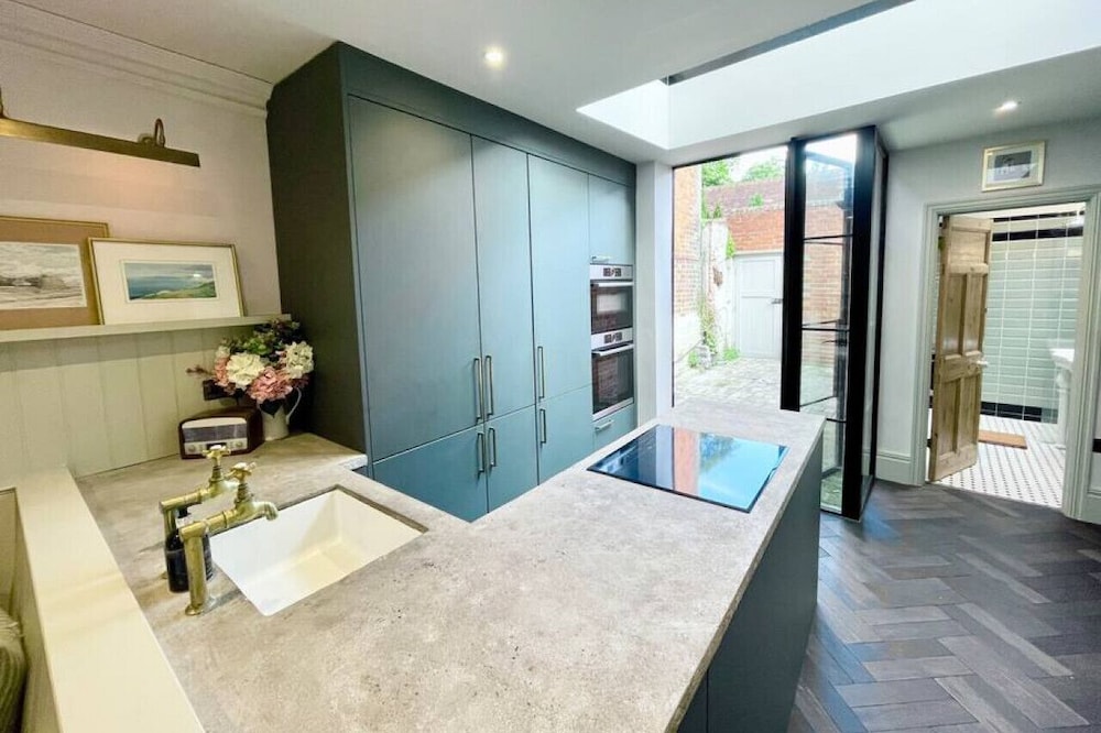 The Emerald - Central Henley 2 Bedroom House