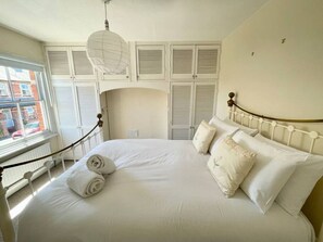 House | 3 bedrooms - Park End House - Parking Pet Friendly - From 180 Per Night (Henley-on-Thames)