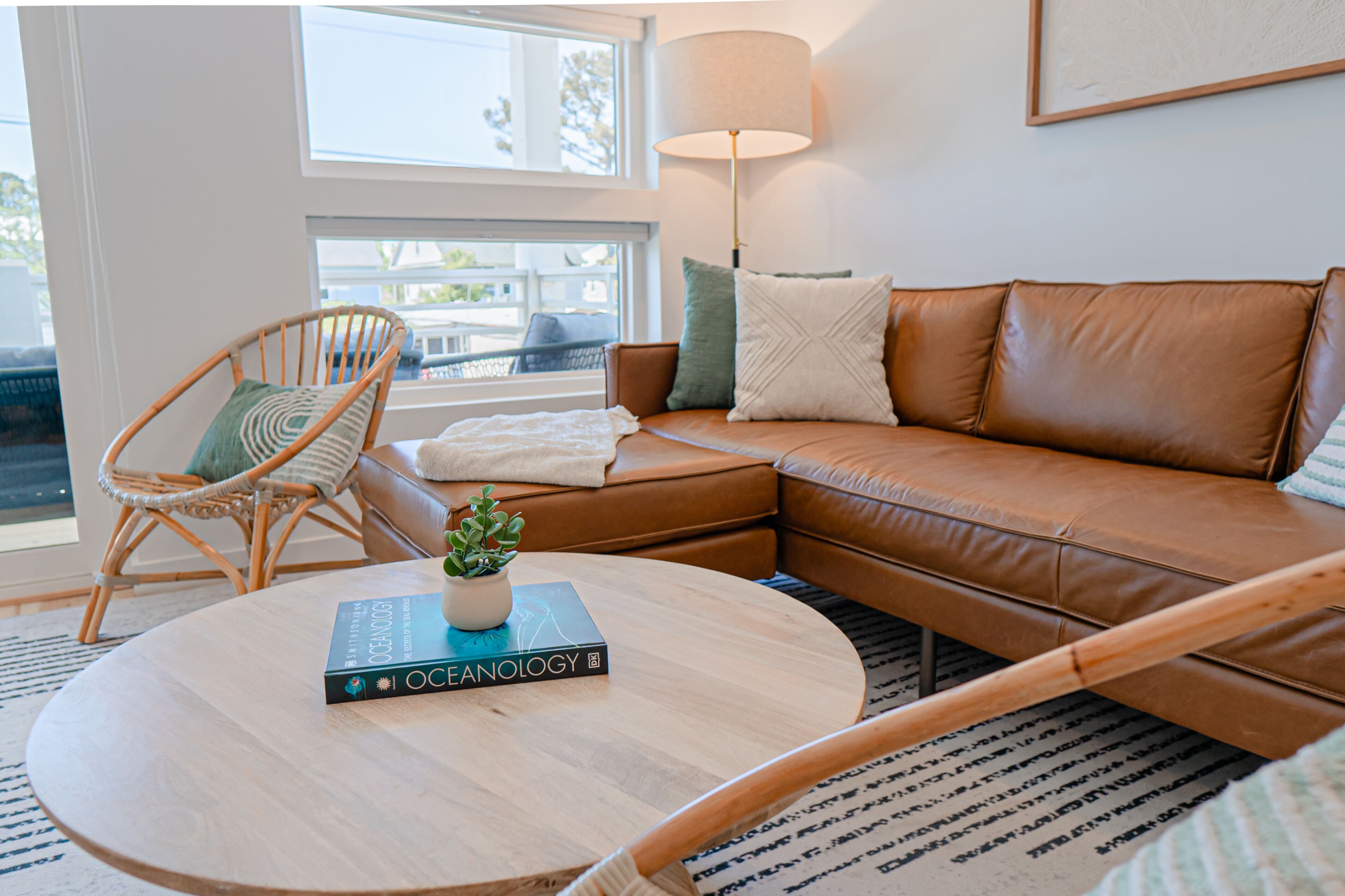 New, Modern, Pristine! Walk 2 Beach, Outdoor Shower, Family Friendly, Balcony