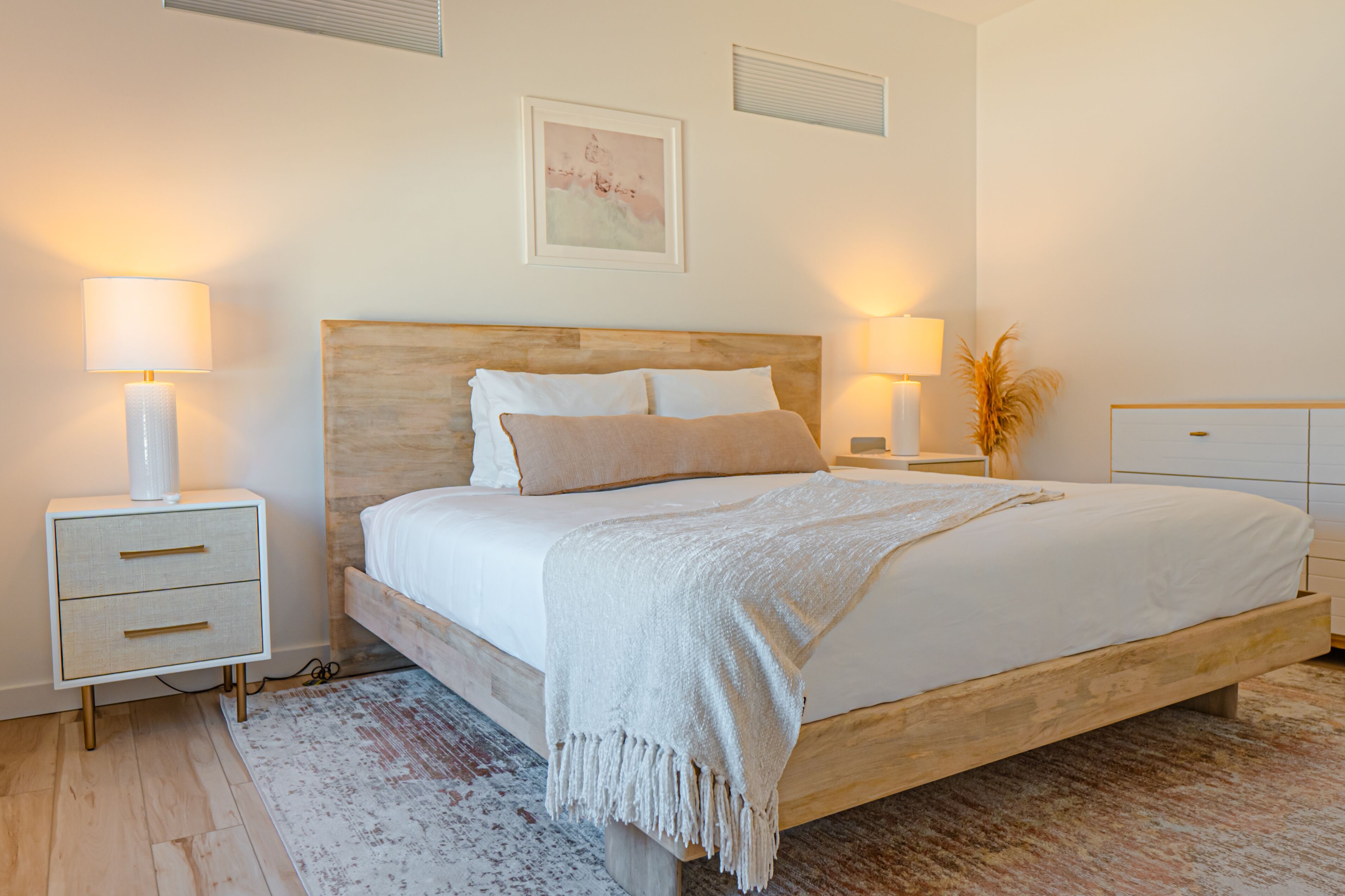 New, Modern, Pristine! Walk 2 Beach, Outdoor Shower, Family Friendly, Balcony