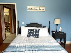 2 bedrooms, iron/ironing board, free WiFi, bed sheets - Short access to ATV Trail systems! Gorgeous 20min Coastal drive to New River Beach! (Blacks Harbour)