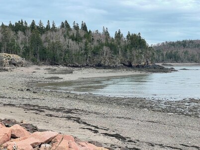 Short access to ATV Trail systems! Gorgeous 20min Coastal drive to New River Beach!