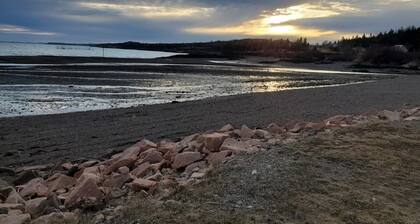 Short access to ATV Trail systems! Gorgeous 20min Coastal drive to New River Beach!