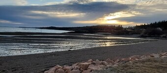 Short access to ATV Trail systems! Gorgeous 20min Coastal drive to New River Beach!