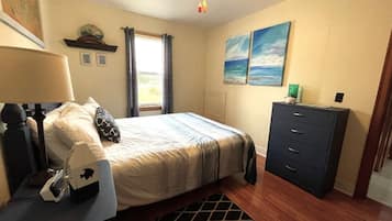 Iron/ironing board, free WiFi, bed sheets