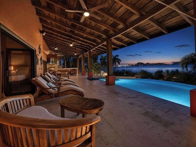 Casa Sueños-Beautiful Beachfront House