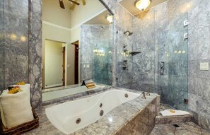 Shower, hair dryer, towels, shampoo - Palms 14 Luxury Beachfront Villa (The Palms)