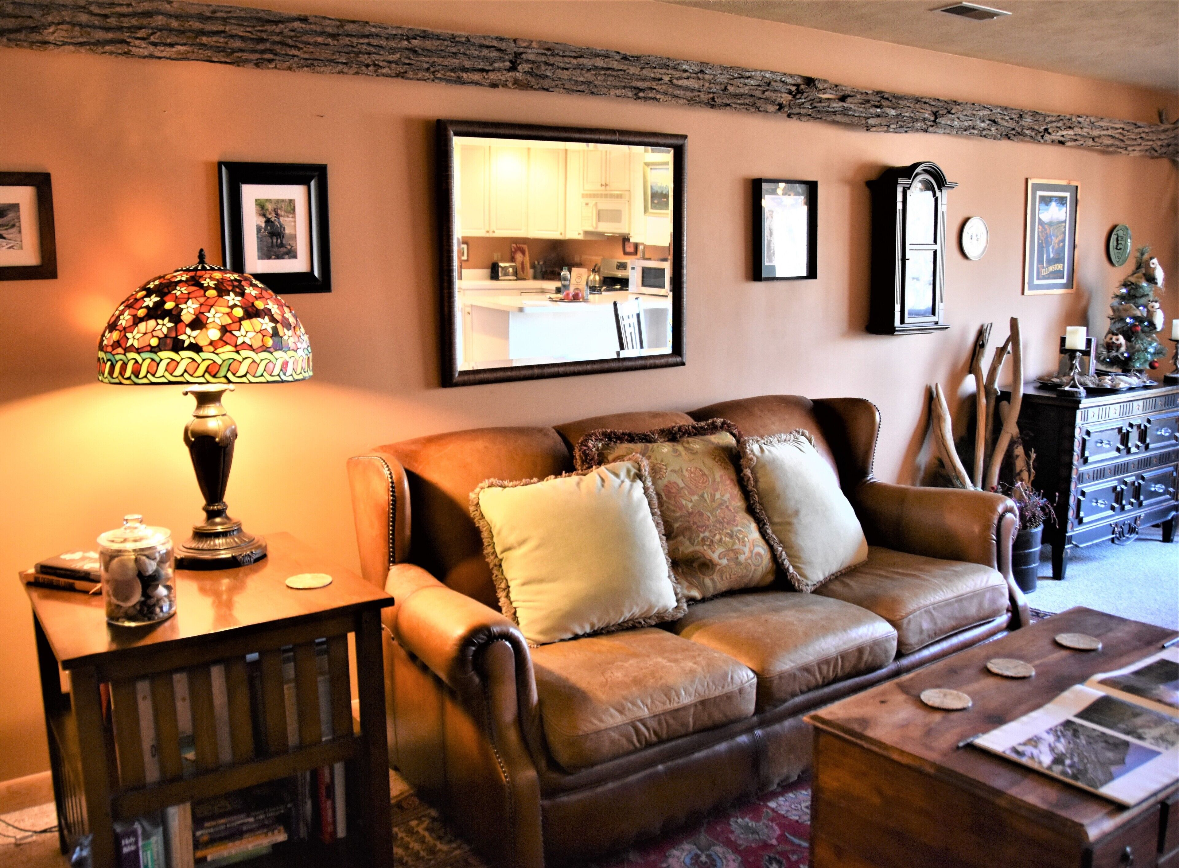 Smart-TV, DVD-Player, Bücher, Videothek