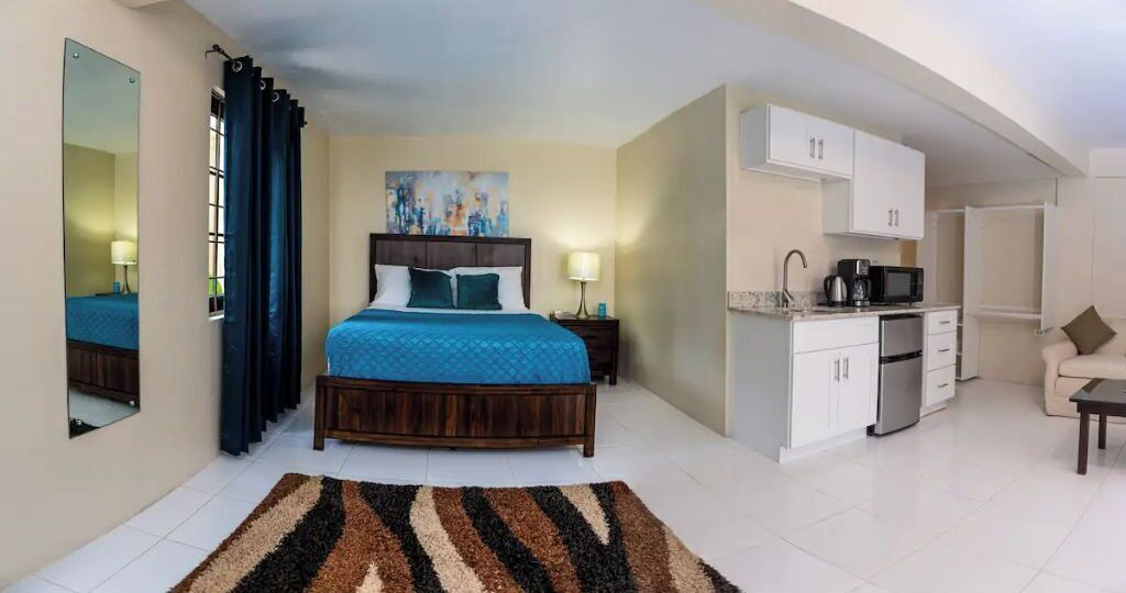 1 habitación, tabla de planchar con plancha, wifi gratis y ropa de cama 