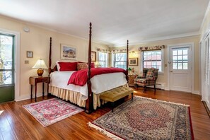 6 bedrooms, iron/ironing board, WiFi, bed sheets