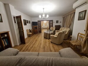 Smart TV, table tennis