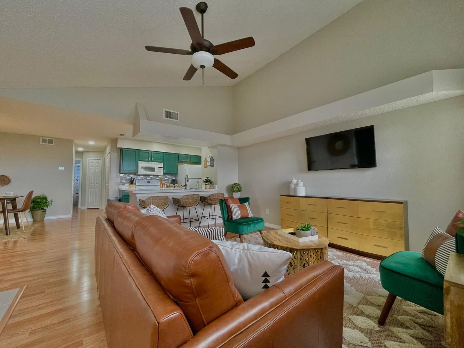 Disney Lovely 2 Bedrooms Condo near the Outlets