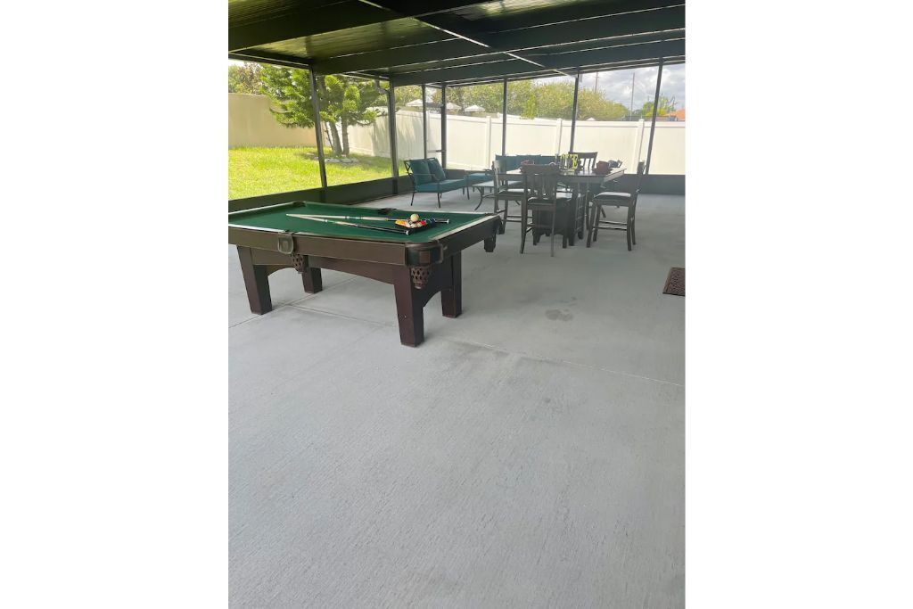 Luxury Home w/ Lanai, Billiards, 6min to Legoland 