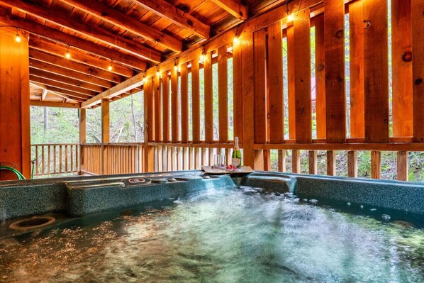 Outdoor spa tub