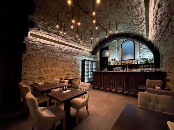 Daily buffet breakfast (UAH 550 per person)