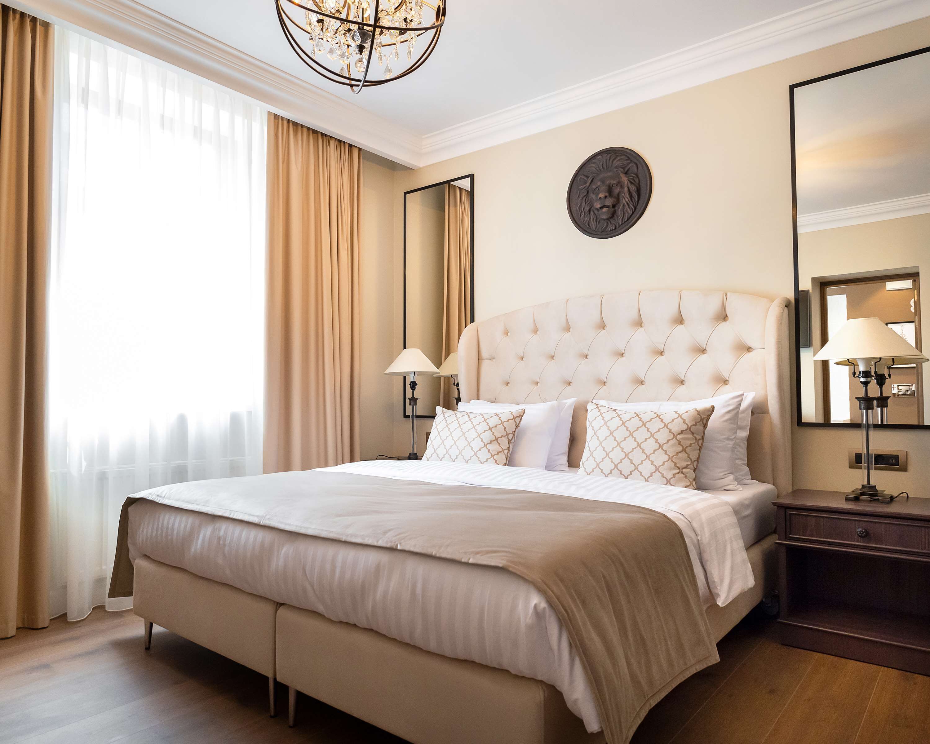 Chambre exécutive, 1 très grand lit, cuisine, vue sur la ville | Draps en coton égyptien, literie de qualité, couette en duvet, minibar