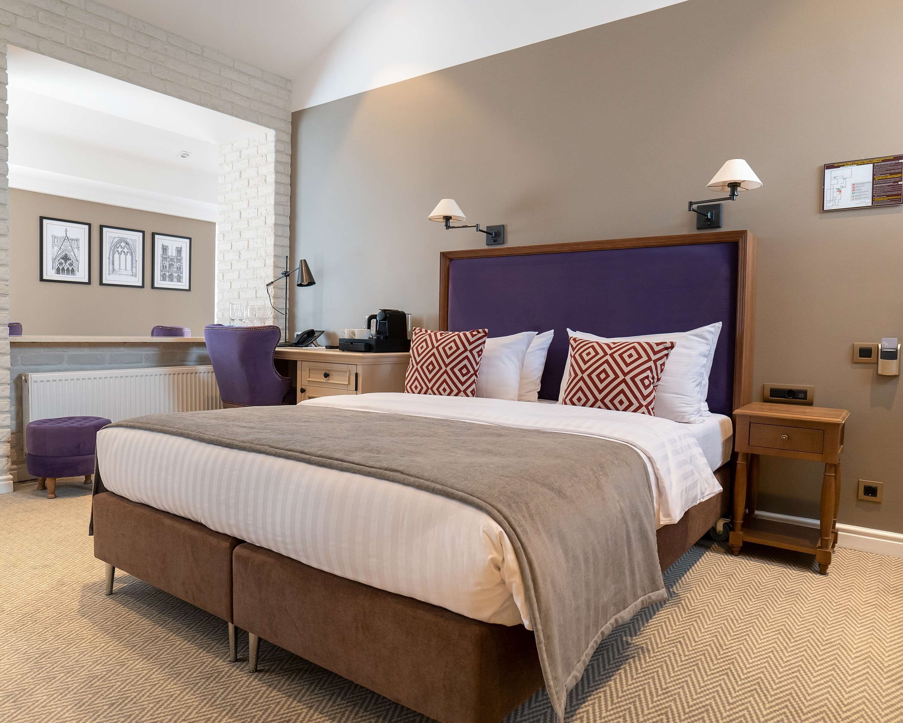 Egyptian cotton sheets, premium bedding, down comforters, minibar