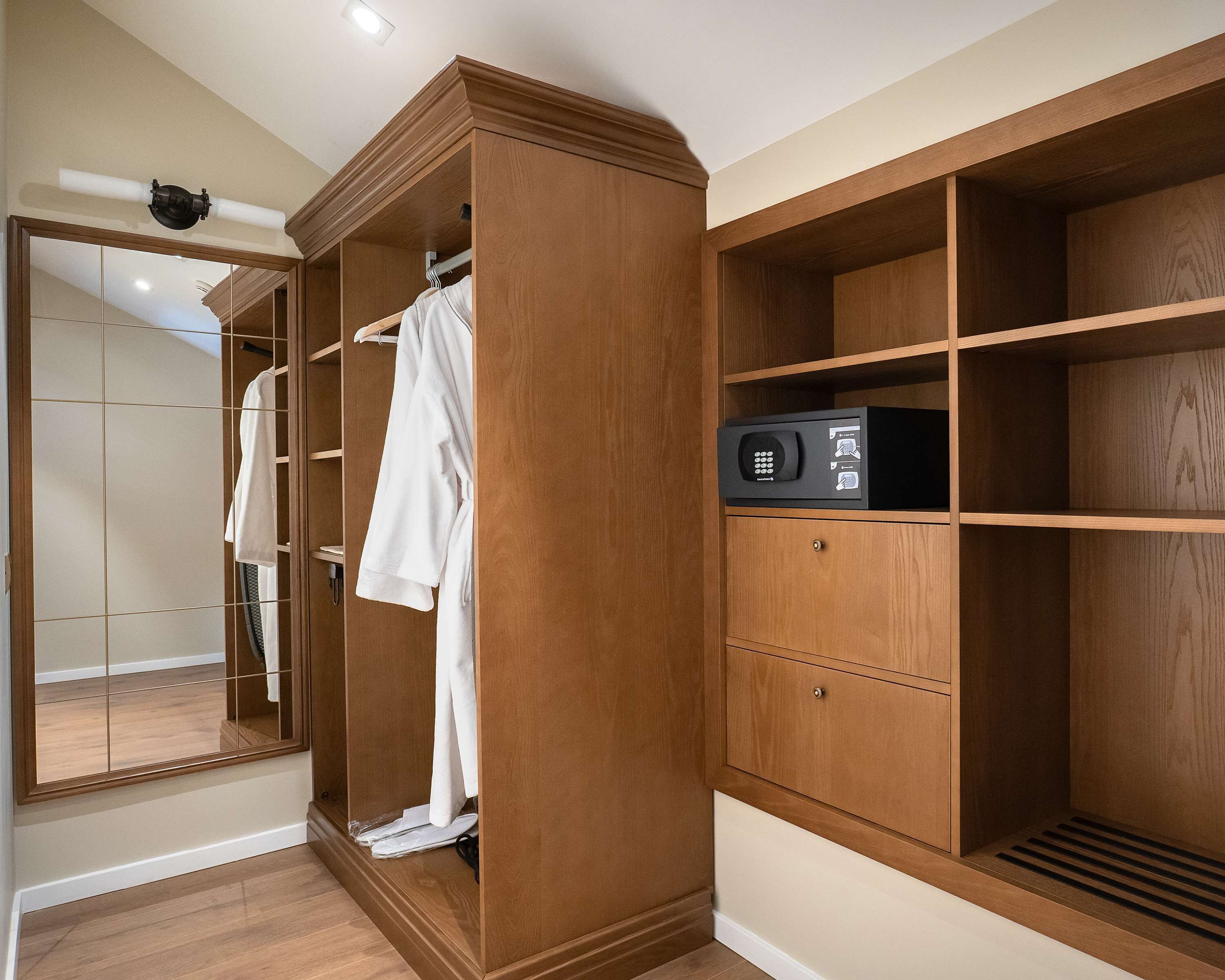 Suite, 1 King Bed, Non Smoking, Terrace (Living Room) | Egyptian cotton sheets, premium bedding, down comforters, minibar